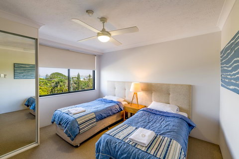 Burgess @ Kings Beach Apartments - Accommodation Cairns 40