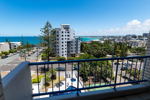 Burgess @ Kings Beach Apartments - Accommodation Cairns 24
