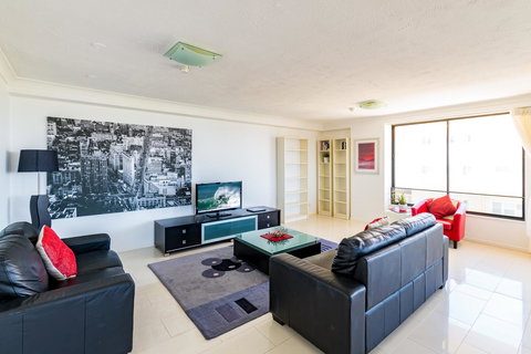 Burgess @ Kings Beach Apartments - Accommodation Cairns 11