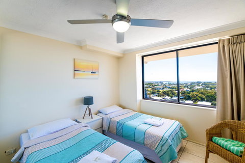 Burgess @ Kings Beach Apartments - Accommodation Cairns 4