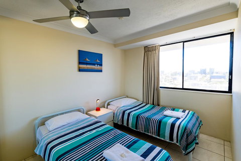 Burgess @ Kings Beach Apartments - Accommodation Cairns 3