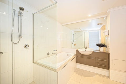 On The Bay Apartments - Accommodation Cairns 16