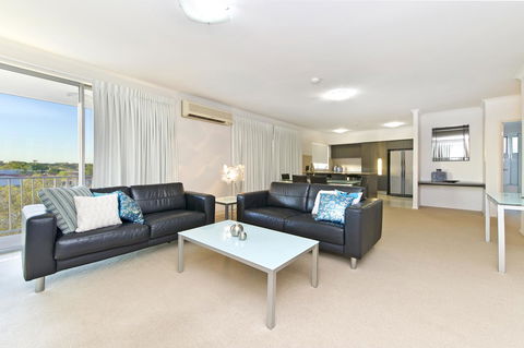 On The Bay Apartments - Accommodation Cairns 15