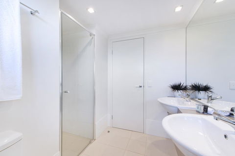 On The Bay Apartments - Accommodation Cairns 24