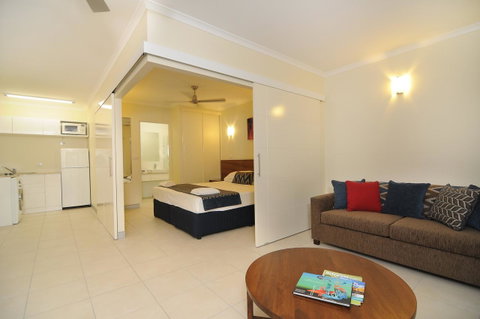 Cairns Queenslander Hotel & Apartments - Accommodation Cairns 17