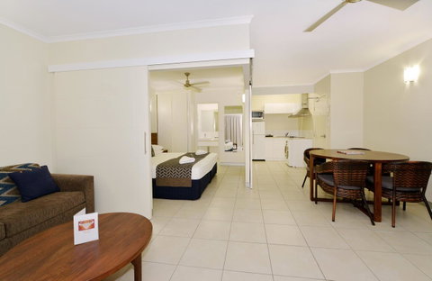 Cairns Queenslander Hotel & Apartments - Accommodation Cairns 10