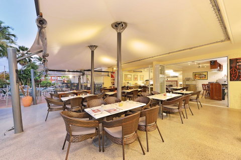 Cairns Queenslander Hotel & Apartments - Accommodation Cairns 3