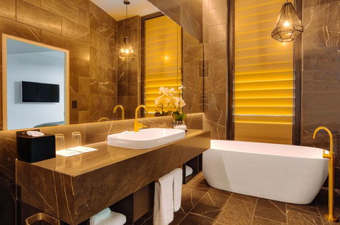Eatons Hill Hotel - Accommodation Cairns 14