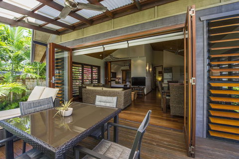 Pure Magnetic Villa 4 - Accommodation Cairns 1