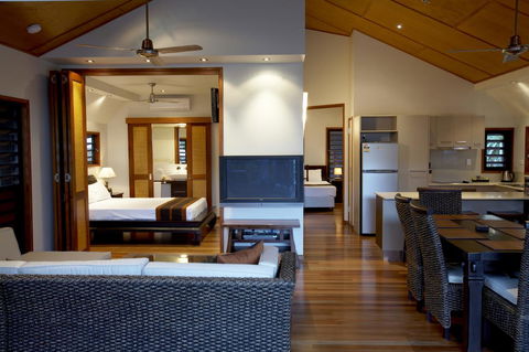 Pure Magnetic Villa 4 - Accommodation Cairns 2