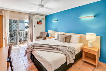 Coral Tree Inn with Accommodation Cairns