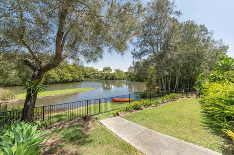 Waterfront Theme Park Getaway - Accommodation Cairns 20