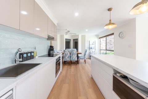 Waterfront Theme Park Getaway - Accommodation Cairns 4