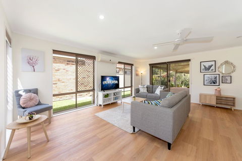 Waterfront Theme Park Getaway - Accommodation Cairns 2