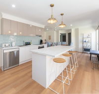 Waterfront Theme Park Getaway - Accommodation Cairns