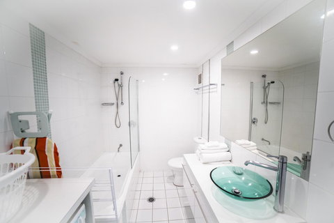 Capricorn One Beachside Holiday Apartments - Official - Accommodation Cairns 5