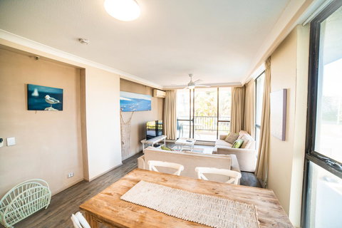 Capricorn One Beachside Holiday Apartments - Official - Accommodation Cairns 3