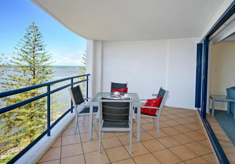 Just Perfect Apartment With Ocean Views - Accommodation Cairns 1