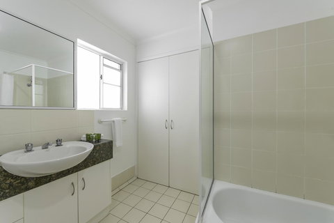 Tropical Nites Holiday Townhouses - Accommodation Cairns 16