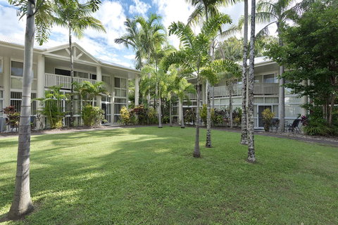 Tropical Nites Holiday Townhouses - Accommodation Cairns 0
