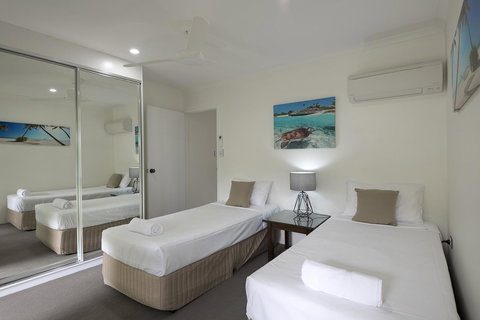 Tropical Nites Holiday Townhouses - Accommodation Cairns 12
