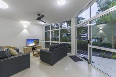 Tropical Nites Holiday Townhouses - Accommodation Cairns 18