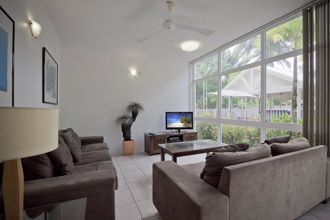 Tropical Nites Holiday Townhouses - Accommodation Cairns 24