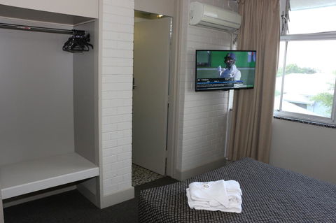 Brighton Hotel - Accommodation Cairns 9