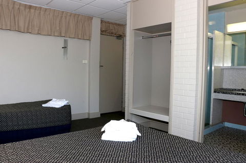 Brighton Hotel - Accommodation Cairns 7