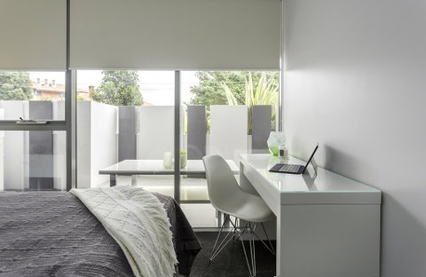 Well-Appointed 3 Bedroom, 2 Bath, Parking & Pool - Accommodation Cairns 2