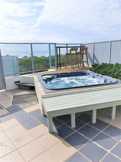 White Shells Luxury Apartments - Accommodation Cairns 3