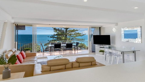 Wickham Point Unit 2, 44 Victoria Tce, Kings Beach - Accommodation Cairns 0