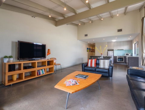 Wilson Ave Unit 2, 13 Wilson Ave - Accommodation Cairns 1