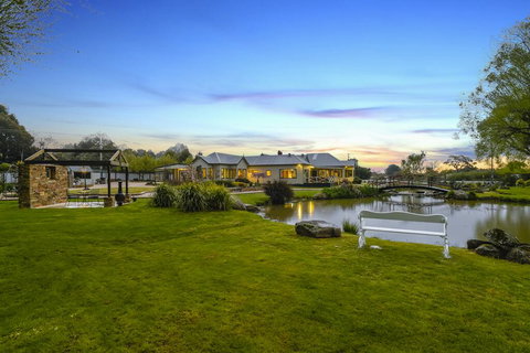 Woodend Old School House - Accommodation Cairns 2