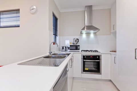 Woodlands - Home With A View - Accommodation Cairns 3
