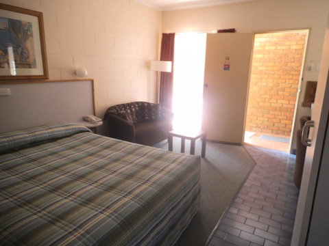 Yarragon Motel - Accommodation Cairns 2