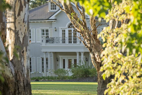 Yatahlia Manor Luxury Homestay - Accommodation Cairns 1