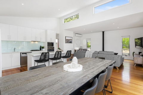 YOU, ME AND THE SEA - BLAIRGOWRIE - Accommodation Cairns 0