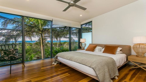Your Luxury Escape - Kiah 11 Beach House Ocean Views - Accommodation Cairns 3