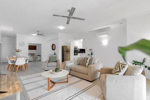 \'Eclipse\' A Poolside Family Escape In The CBD - Accommodation Cairns 0