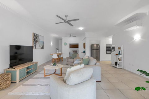 \'Eclipse\' A Poolside Family Escape In The CBD - Accommodation Cairns 4