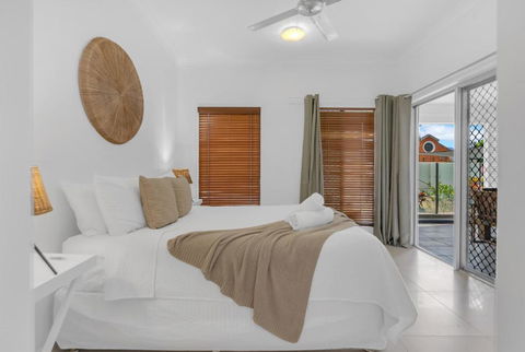 \'Eclipse\' A Poolside Family Escape In The CBD - Accommodation Cairns 3