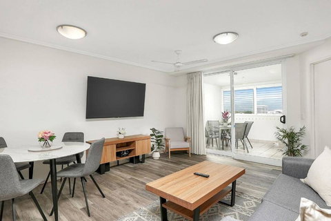 \'The Sand Dollar\' Central Cairns Chic Studio - Accommodation Cairns 3