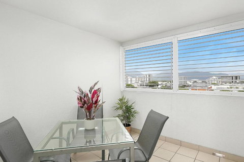 \'The Sand Dollar\' Central Cairns Chic Studio - Accommodation Cairns 4
