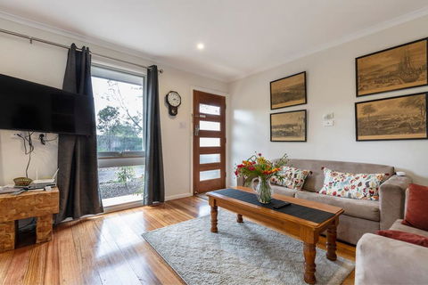 Spacious Bungalow5min Walk To Station5min To Box HillWiFiParking - Accommodation Cairns 1