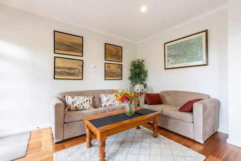 Spacious Bungalow5min Walk To Station5min To Box HillWiFiParking - Accommodation Cairns 2