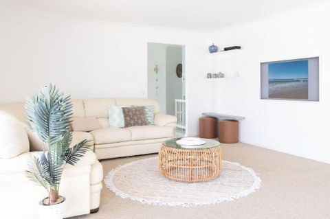Relax At Bokarina Beach House Walk To Beach Relax By The Pool - Accommodation Cairns 1