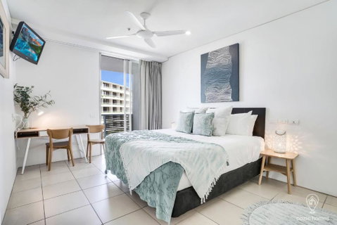 602 Harbour Lights With Ocean Views - Accommodation Cairns 1