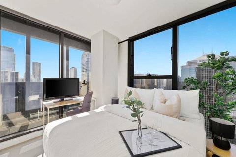 A 2BR Apt On Collins With City Views FREE Parking - Accommodation Cairns 0