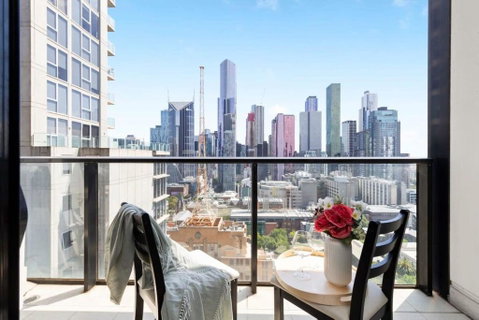 A Cozy 2BR Apt Near Melbourne Central City Views - Accommodation Cairns 2